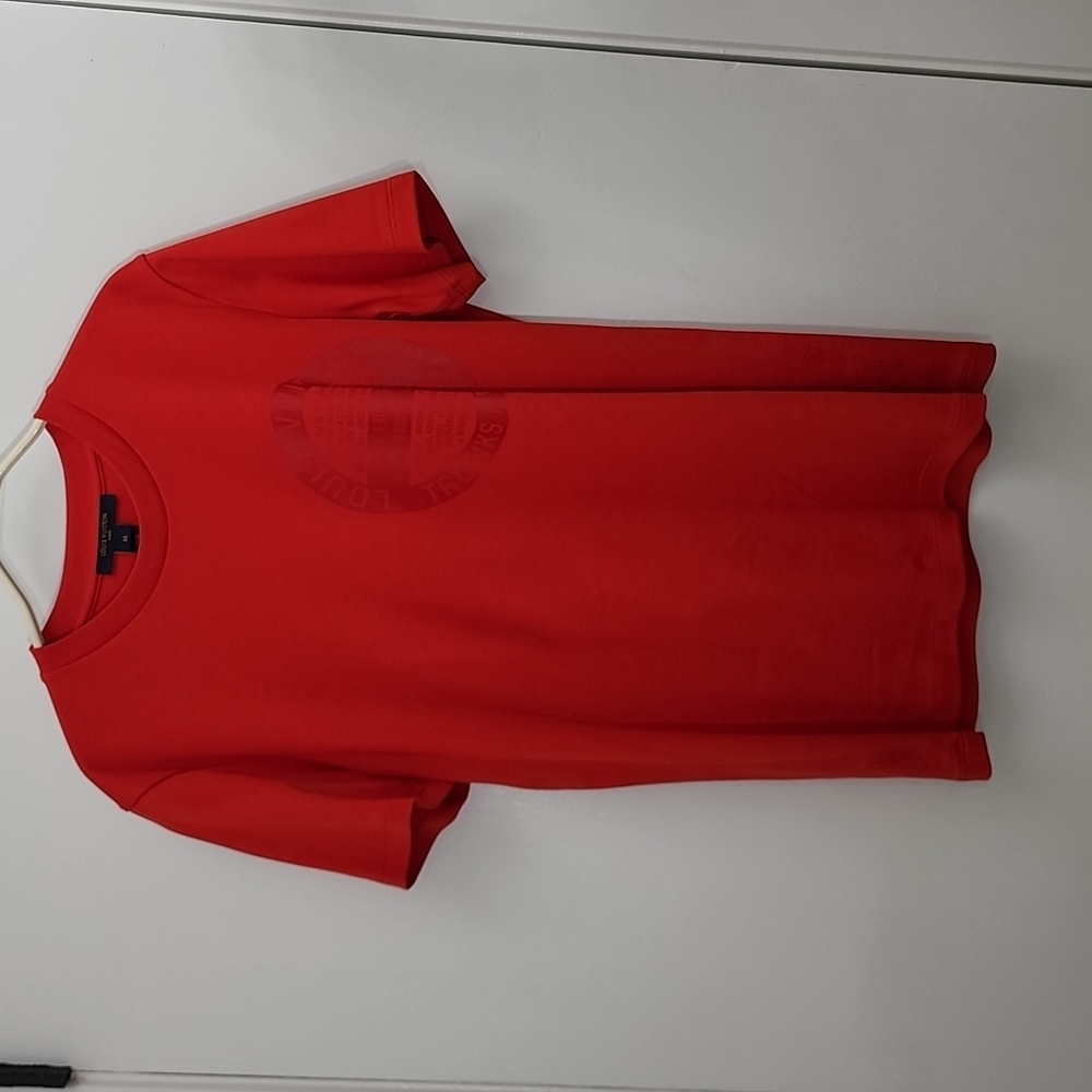 Louis Vuitton like new red tshirt size M